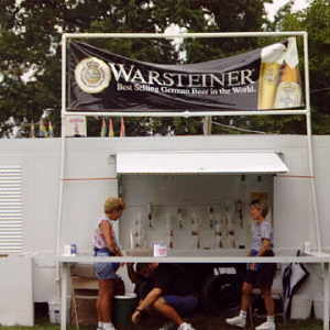 Und wo gibt es Currywurst,Pommes,...